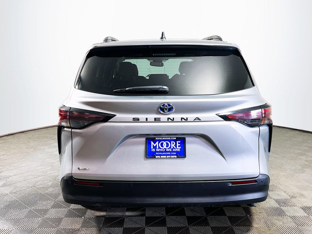 Certified 2025 Toyota Sienna XLE FWD image 6