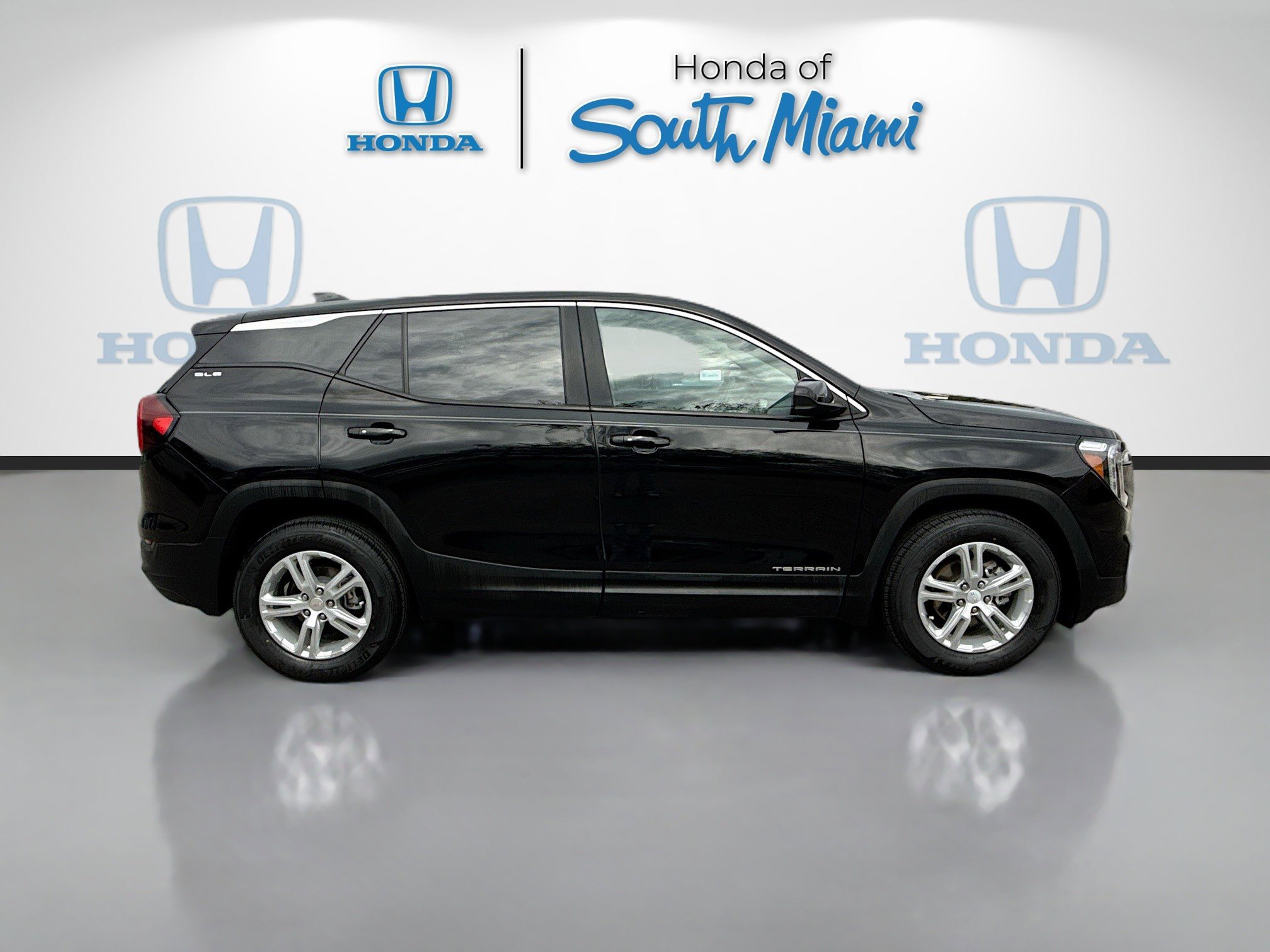 Used 2022 GMC Terrain SLE image 8