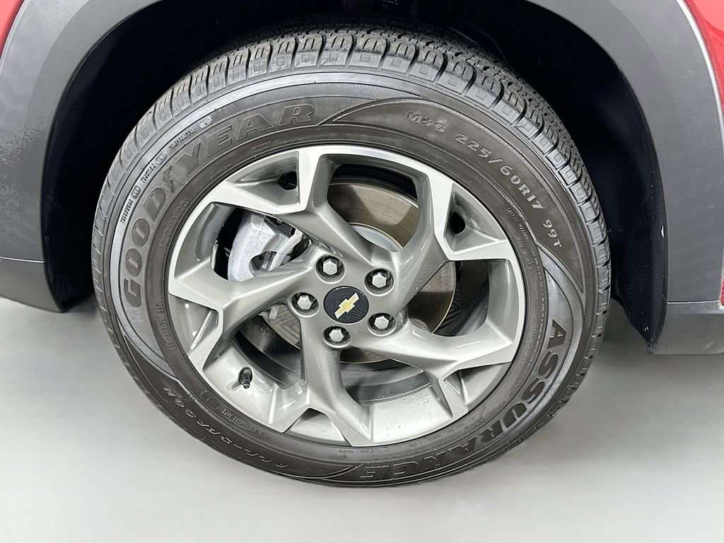 Used 2024 Chevrolet Trax LT w/ Sunroof Package image 30