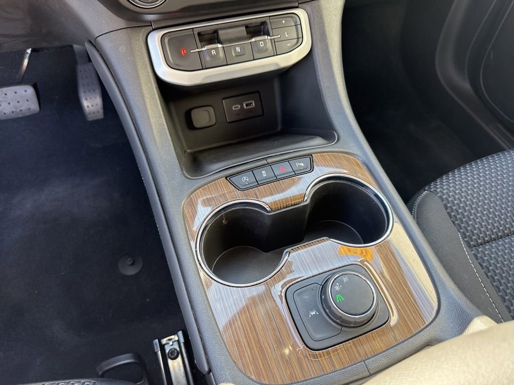 Used 2023 GMC Acadia SLE image 24