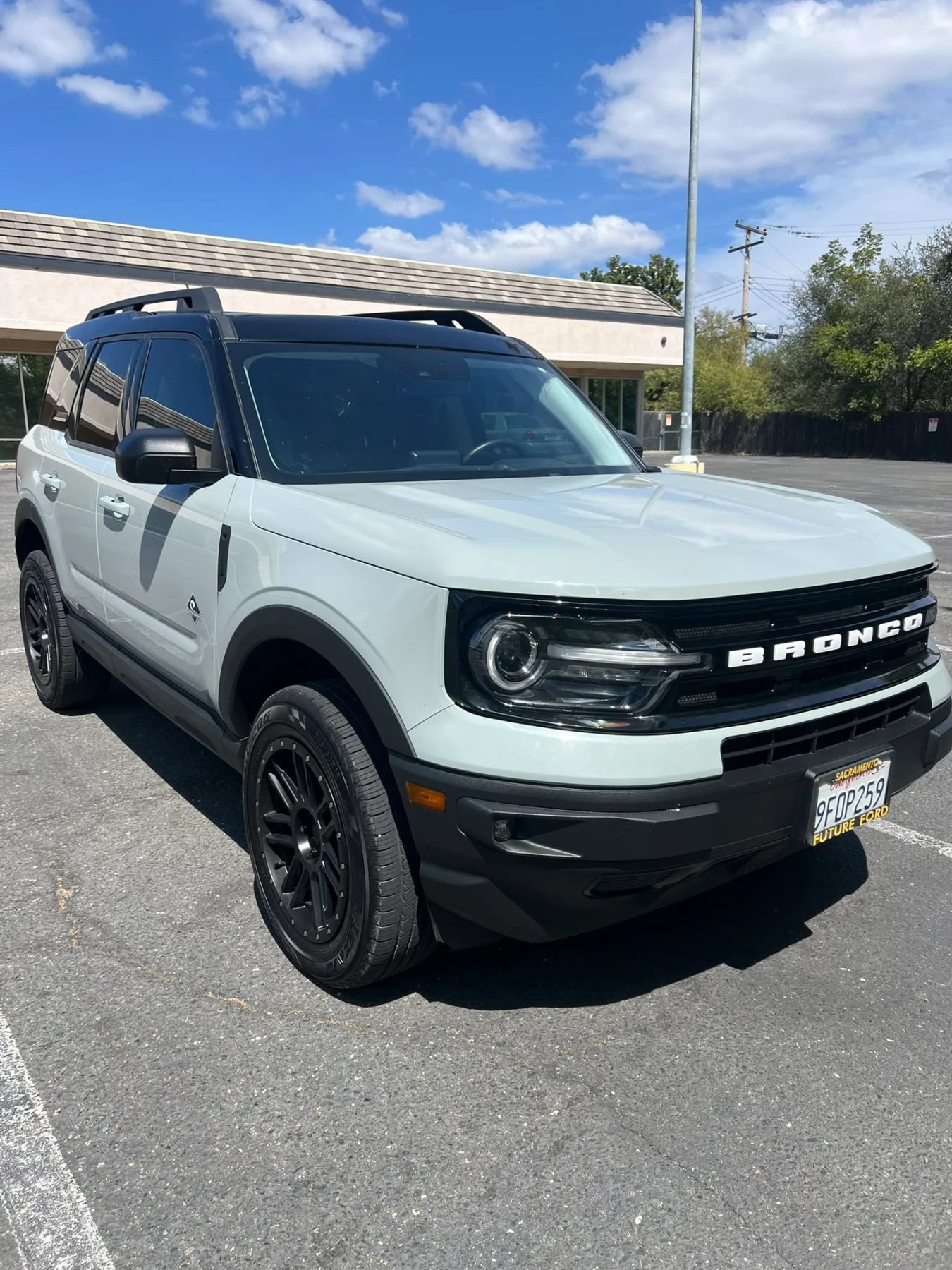 Used 2023 Ford Bronco Sport Outer Banks w/ Tech Package AWD/4WD image 3