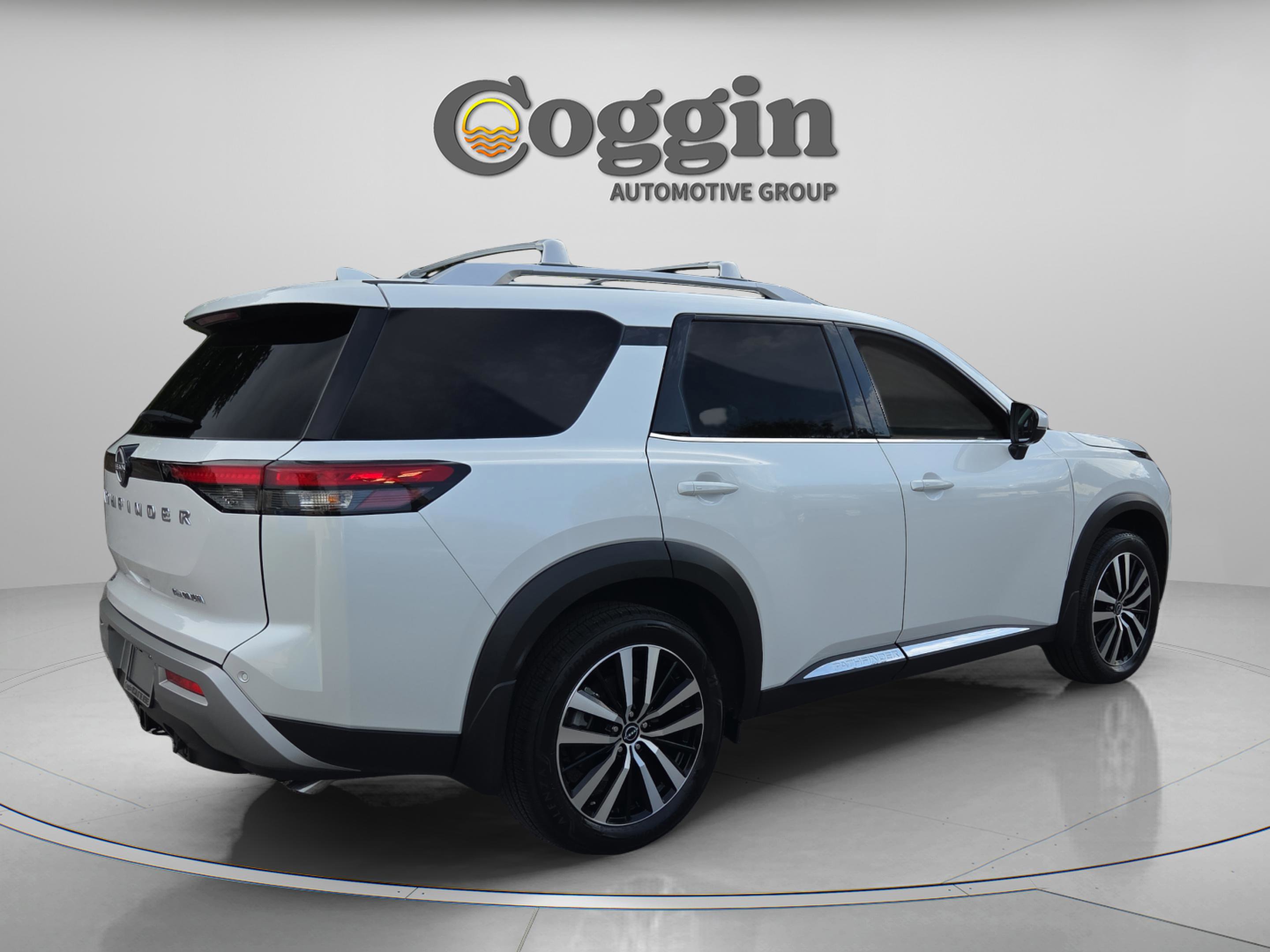 Used 2025 Nissan Pathfinder Platinum w/ Cargo Package FWD image 5
