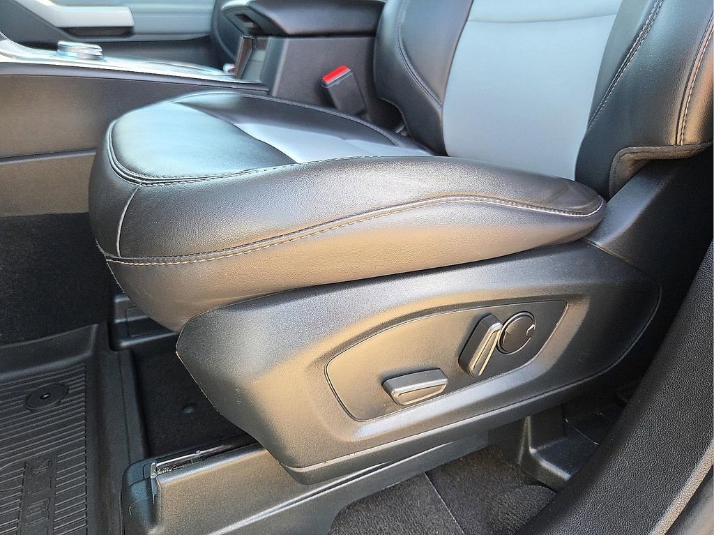 Used 2024 Ford Explorer XLT w/ Equipment Group 202A image 16