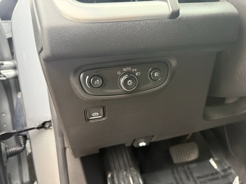 Used 2024 GMC Terrain SLT image 25