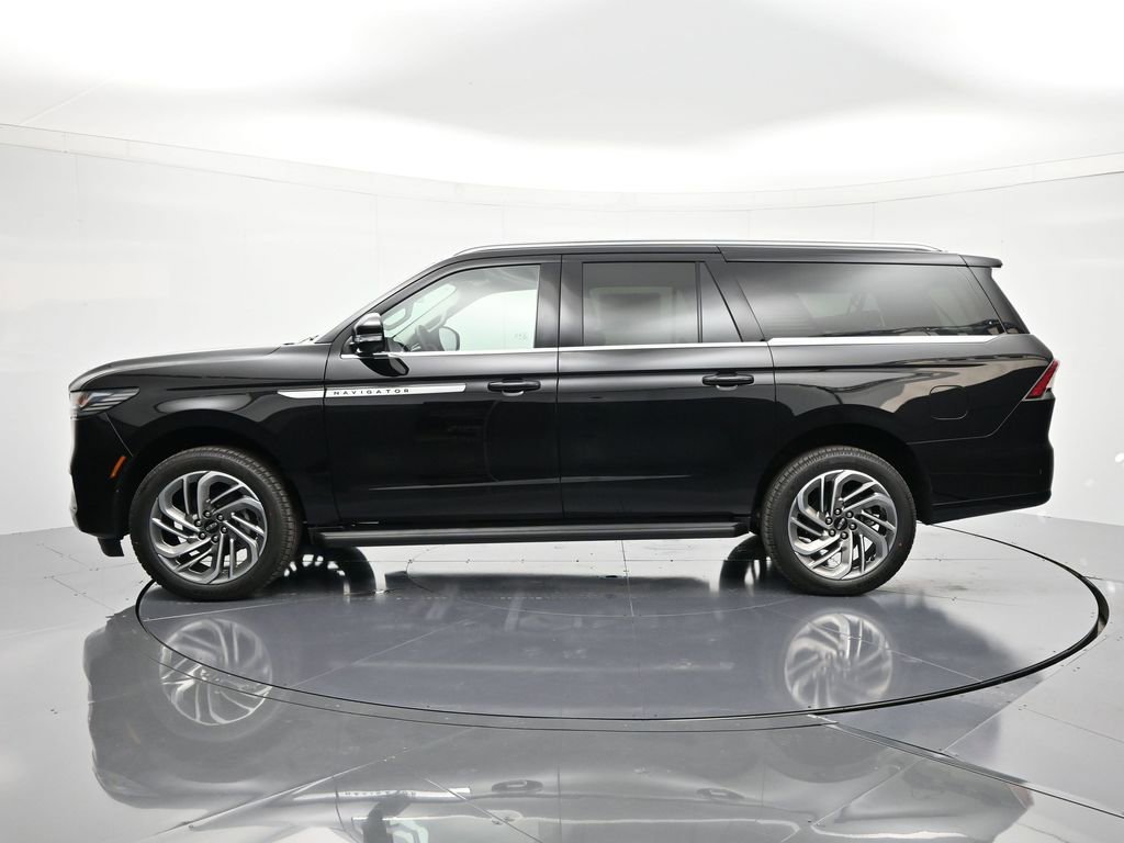 New 2026 Lincoln Navigator L Premier AWD/4WD image 8