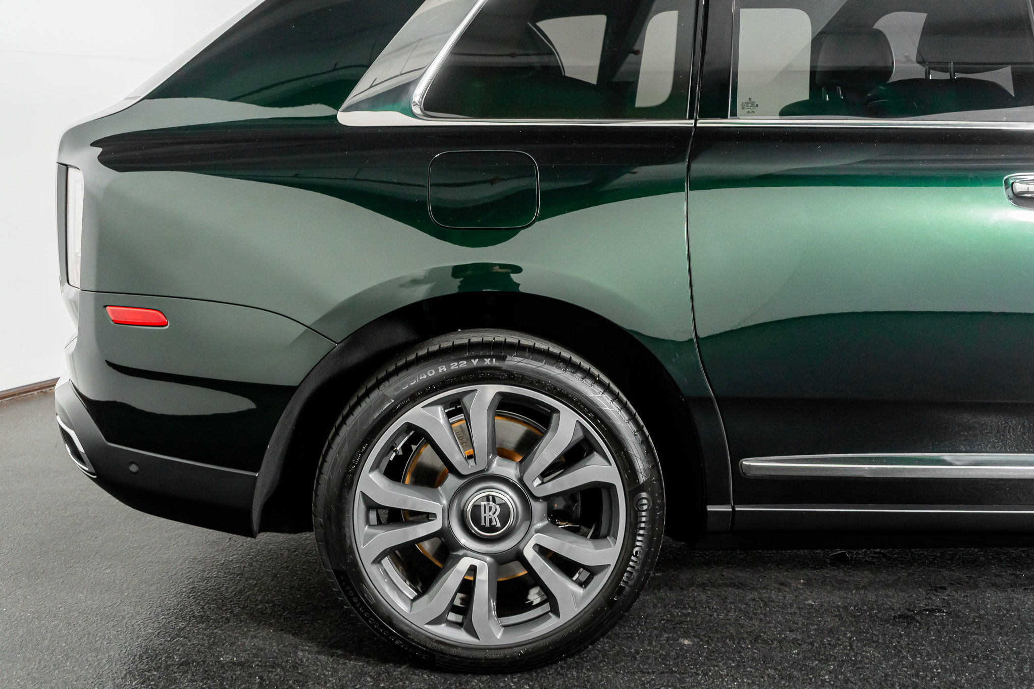 Used 2023 Rolls-Royce Cullinan w/ Cullinan Package image 7