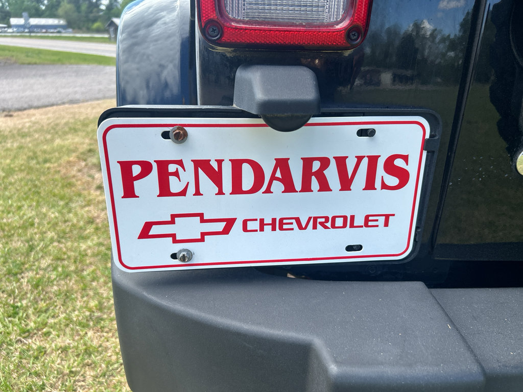 Used 2014 Jeep Wrangler Unlimited Rubicon w/ Connectivity Group image 4