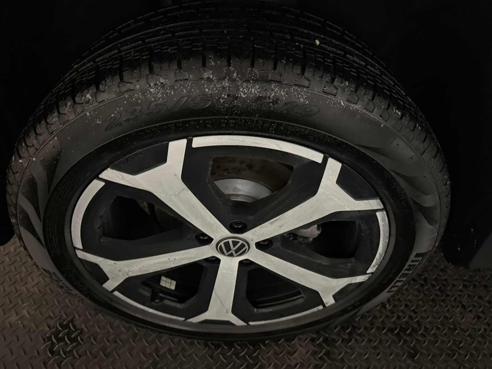 Certified 2025 Volkswagen Tiguan SE w/ Panoramic Sunroof Package image 13