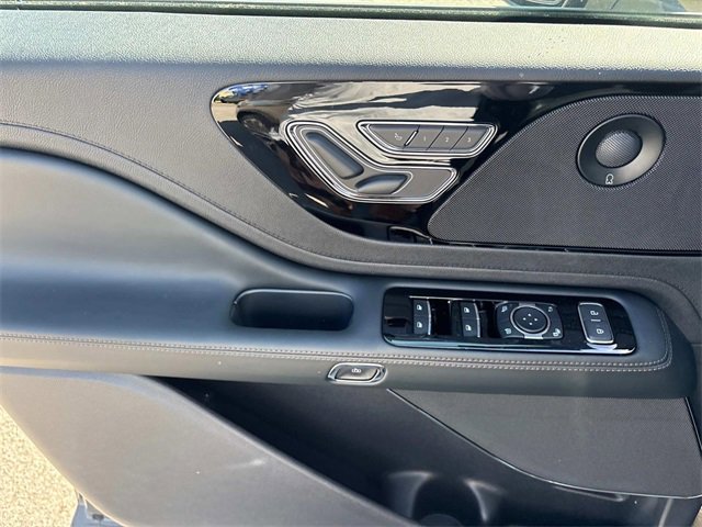 New 2025 Lincoln Aviator AWD w/ Equipment Group 101A image 21