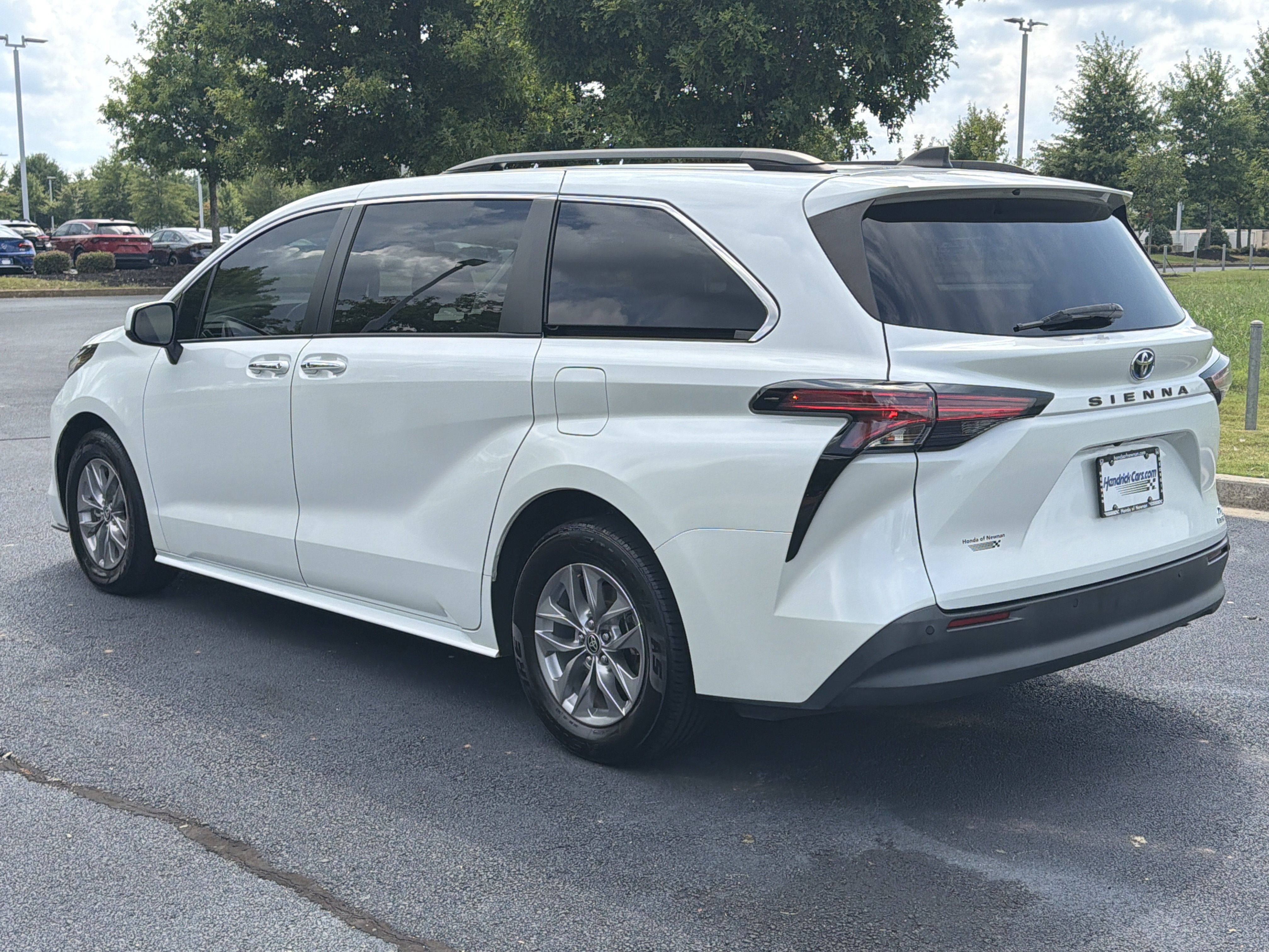 Used 2022 Toyota Sienna XLE FWD image 7