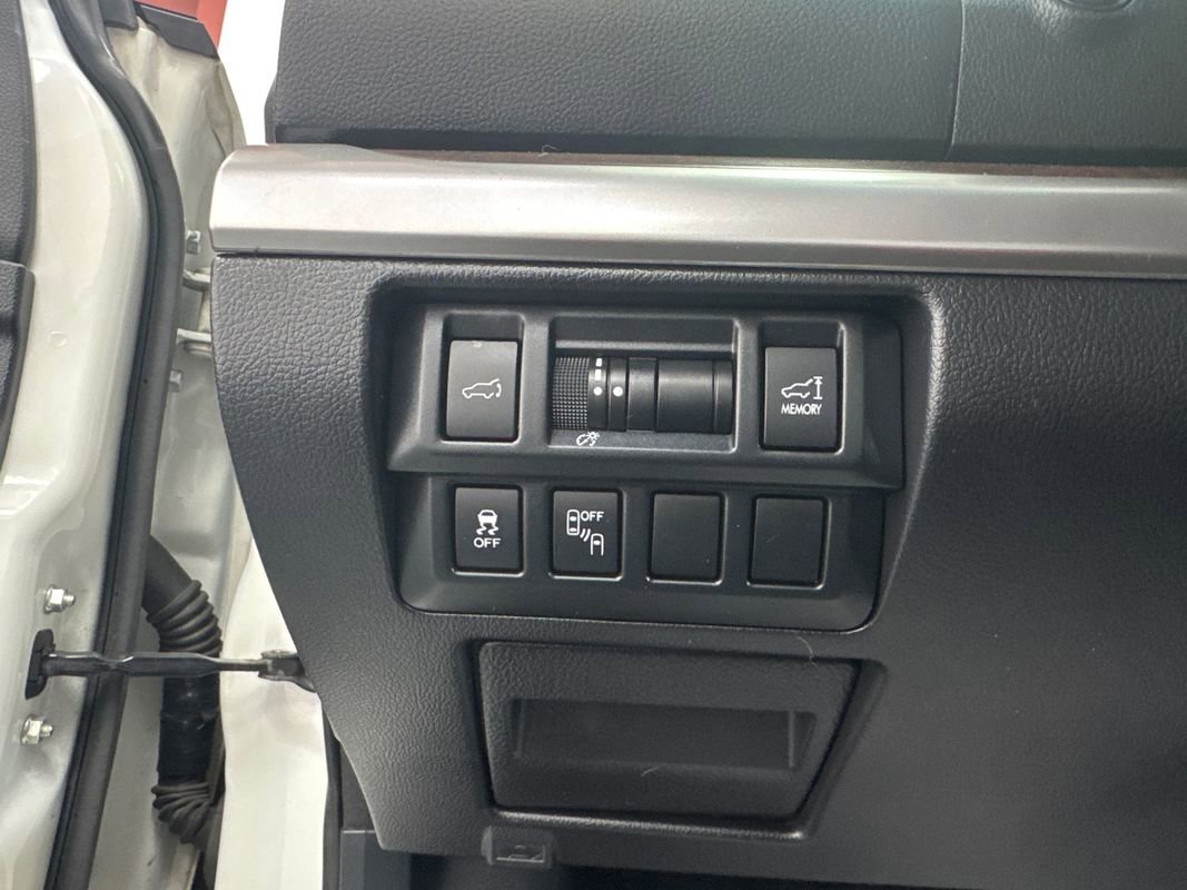 Used 2017 Subaru Outback 2.5i Limited w/ Popular Package #5 image 11