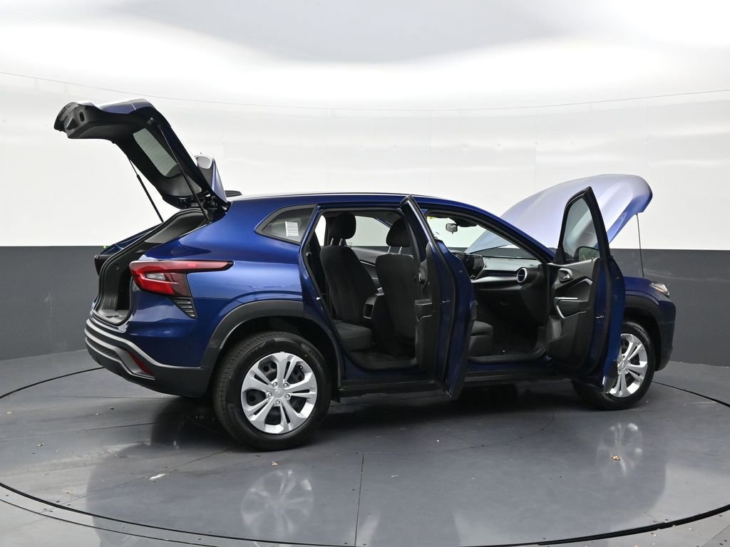 Used 2024 Chevrolet Trax LS FWD image 29
