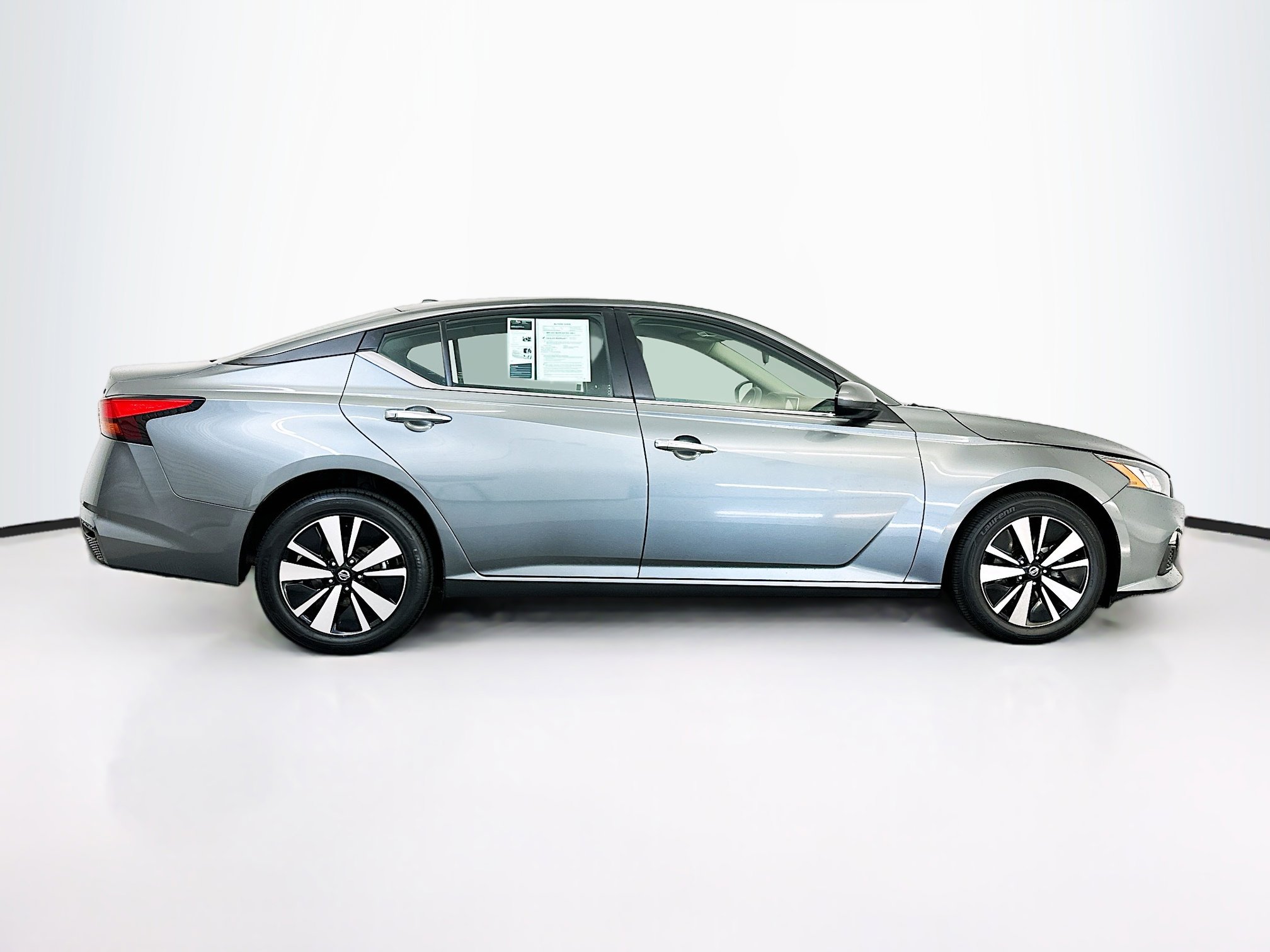Used 2022 Nissan Altima 2.5 SV AWD/4WD image 10