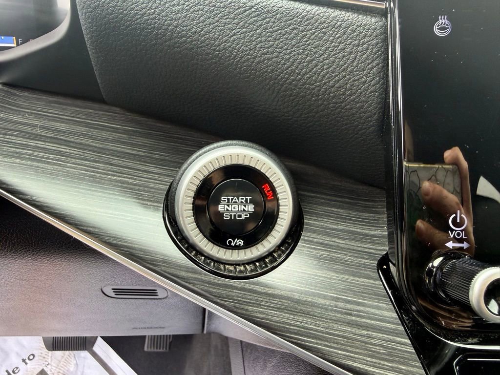 Used 2024 Jeep Wagoneer Series II w/ Flexible Seating Group image 39