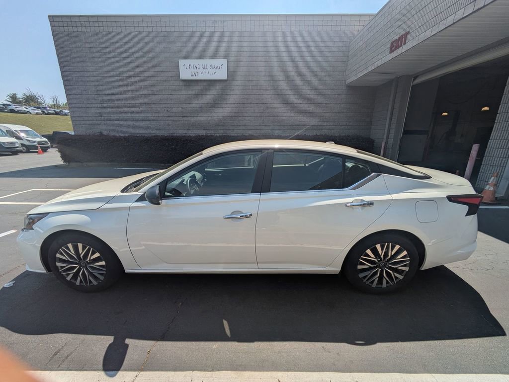 Used 2025 Nissan Altima 2.5 SV image 10