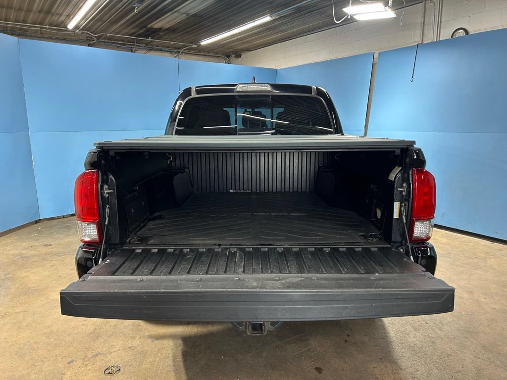 Used 2017 Toyota Tacoma TRD Off-Road AWD/4WD image 11
