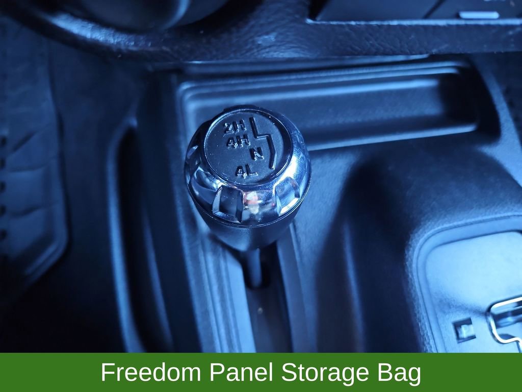 Used 2017 Jeep Wrangler Unlimited Rubicon w/ Connectivity Group AWD/4WD image 19
