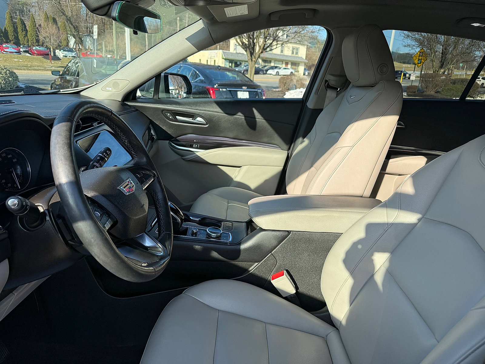 Certified 2023 Cadillac XT4 Luxury w/ Cold Weather Package image 4