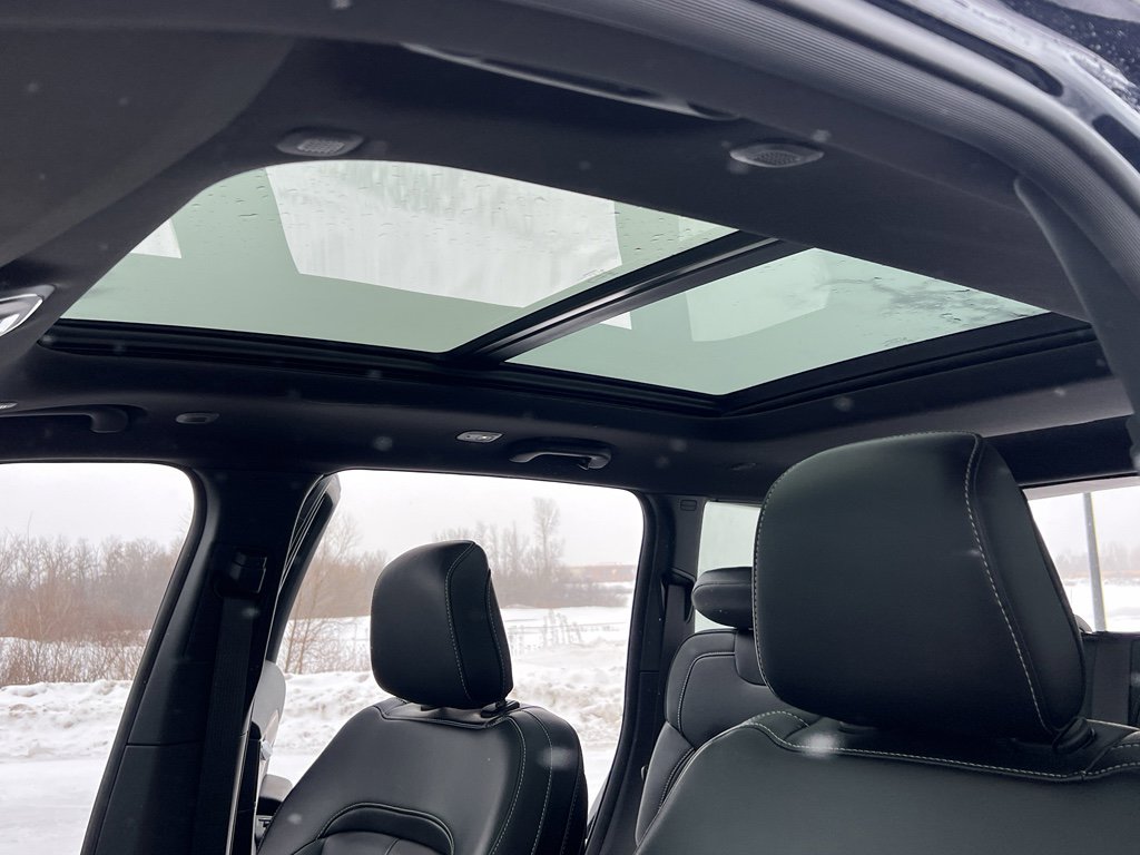 Used 2024 Jeep Grand Cherokee Limited w/ Black Appearance Package image 19