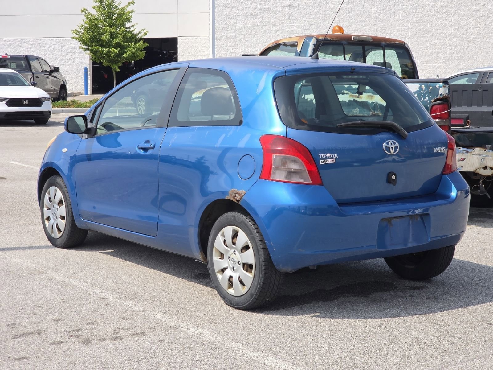 Used 2007 Toyota Yaris 2-Door Hatchback FWD image 6