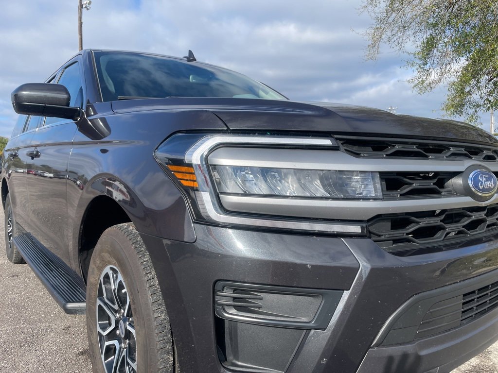 Used 2024 Ford Expedition Max XLT image 9