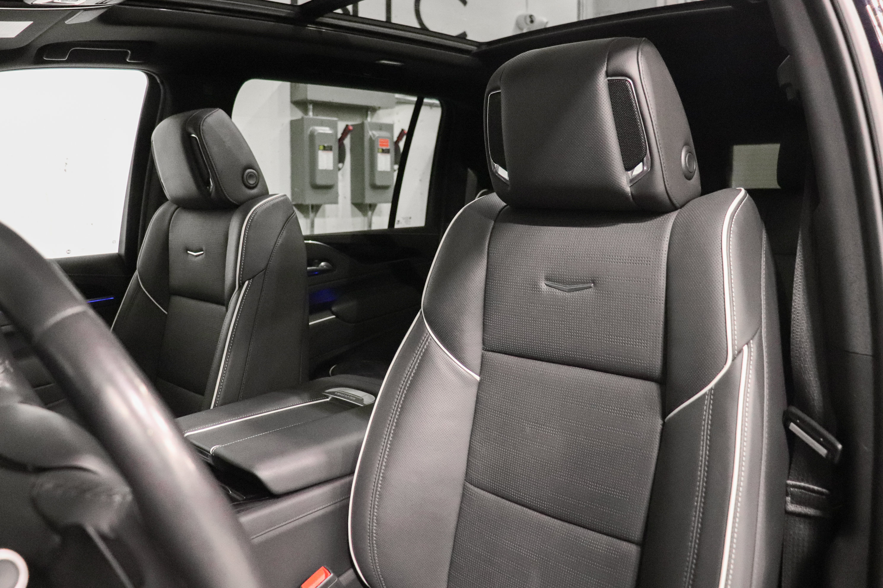 Used 2023 Cadillac Escalade ESV Sport w/ LPO, ONYX Package AWD/4WD image 14