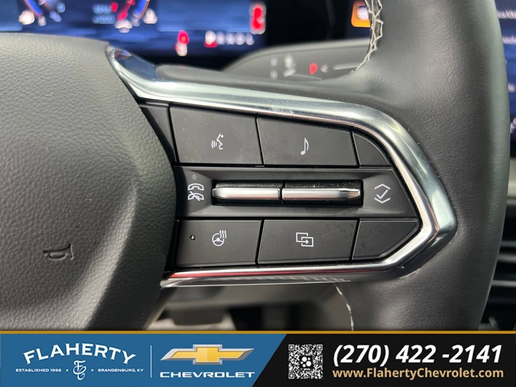 Used 2025 Chevrolet Traverse LT FWD image 25