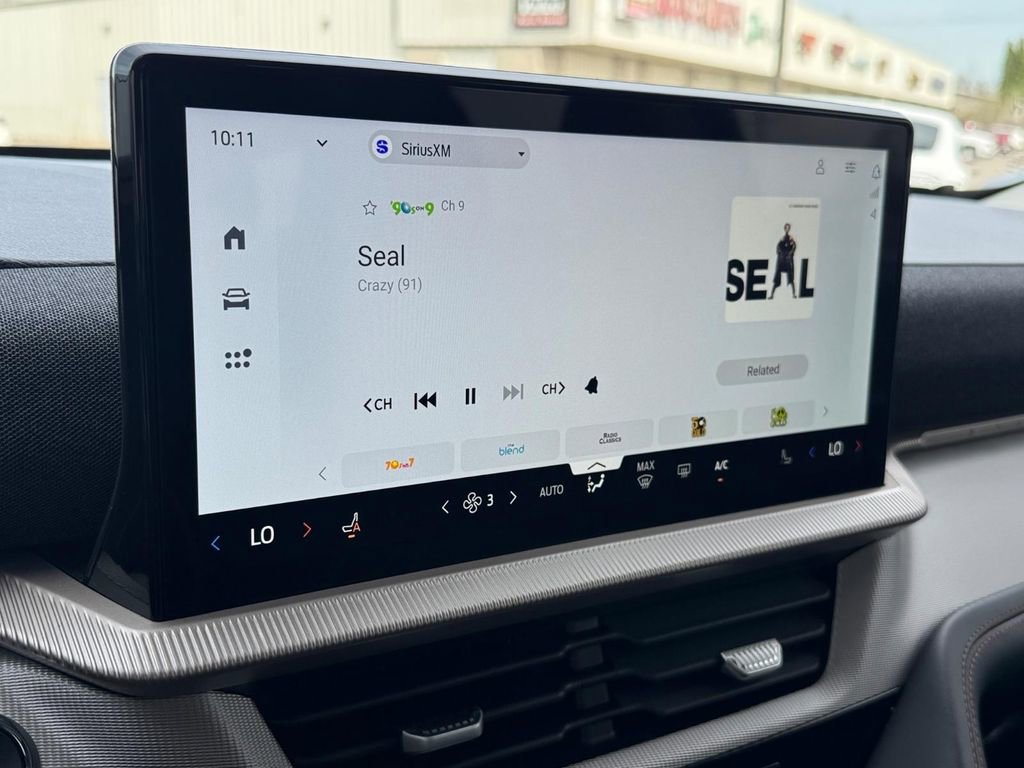 Used 2025 Ford Explorer Active image 24