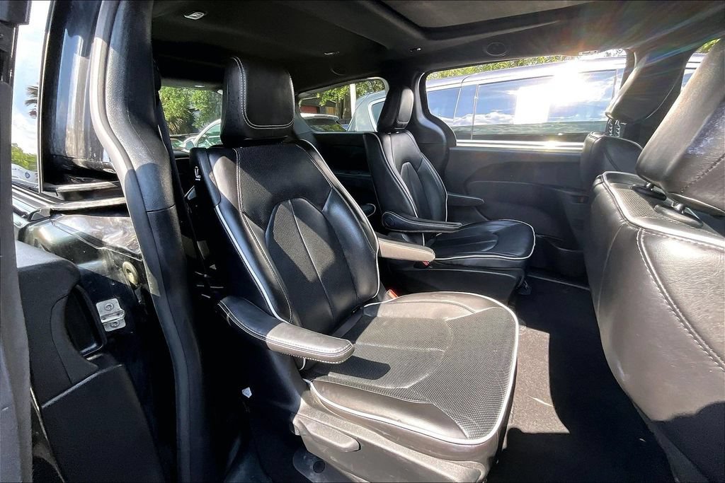 Used 2024 Chrysler Pacifica Premium FWD image 24
