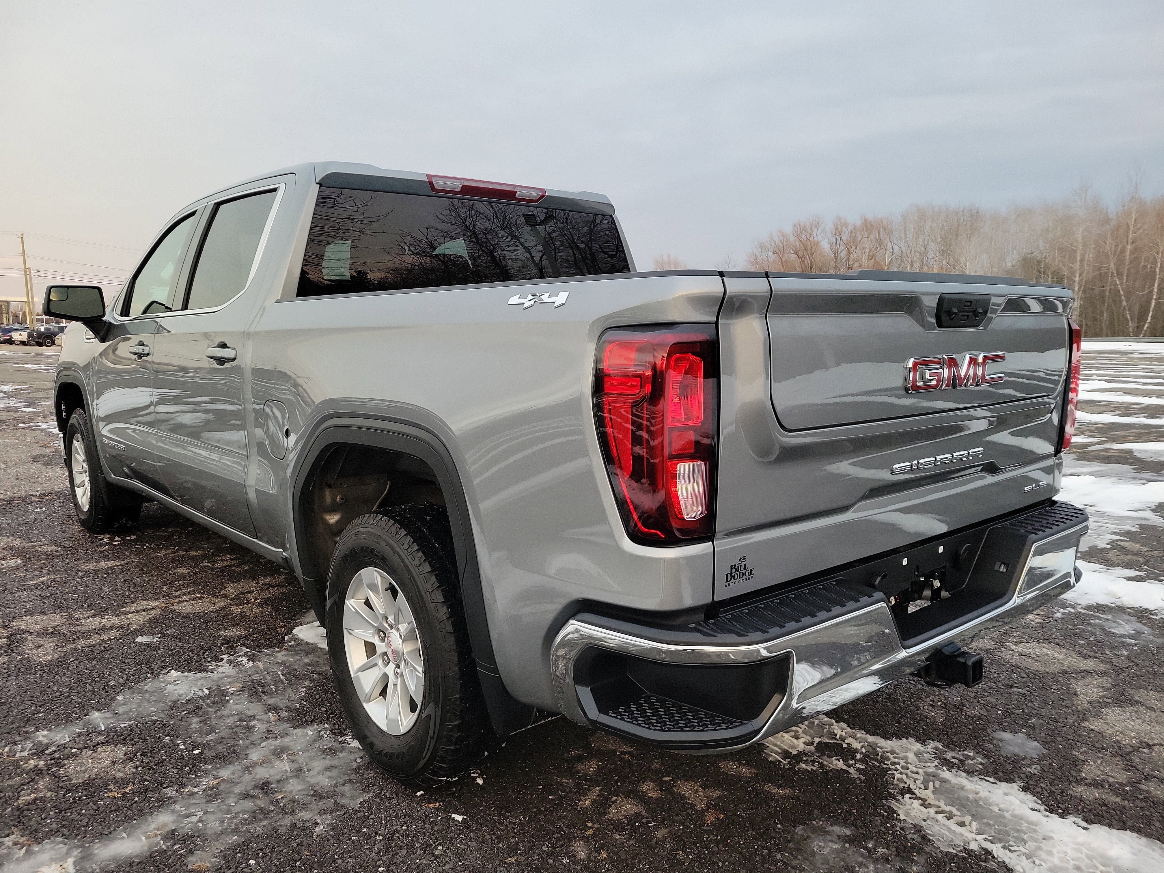 Used 2024 GMC Sierra 1500 SLE image 7