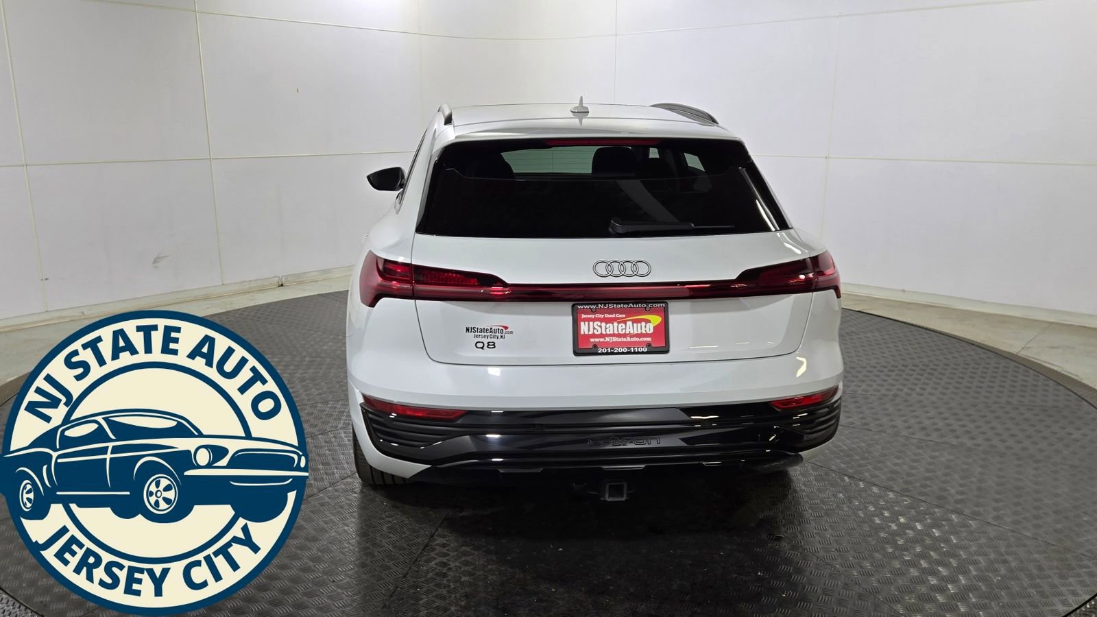 Used 2024 Audi Q8 e-tron Premium Plus image 6