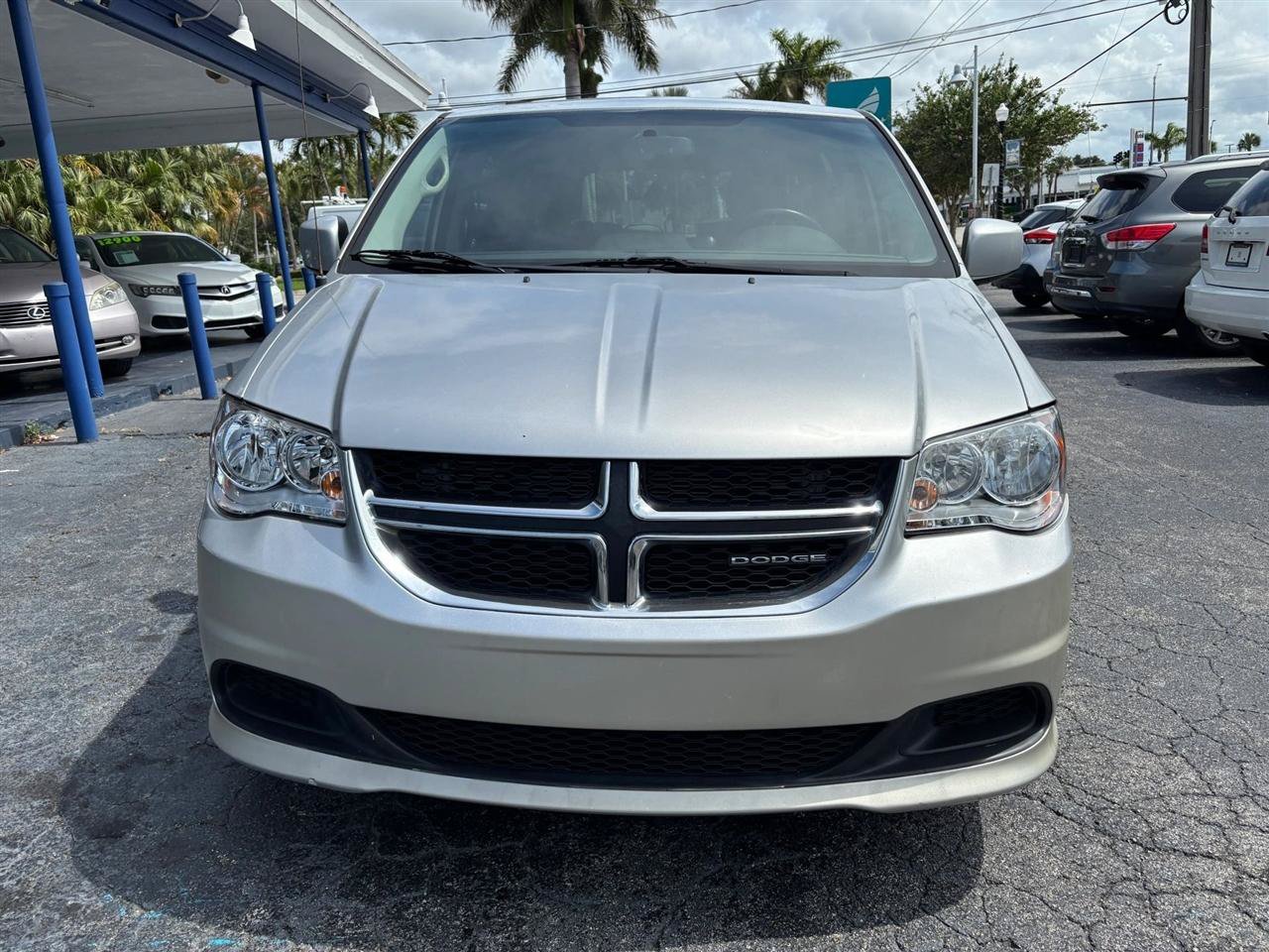 Used 2012 Dodge Grand Caravan SXT w/ UConnect Hands-Free Group FWD image 8