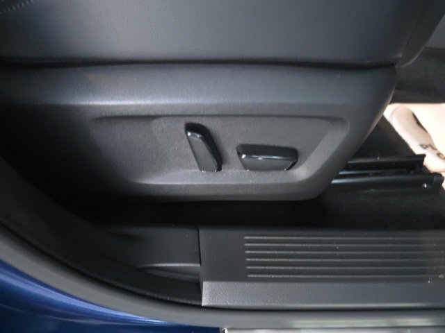 Used 2023 Nissan Rogue SL w/ SL Premium Package image 11