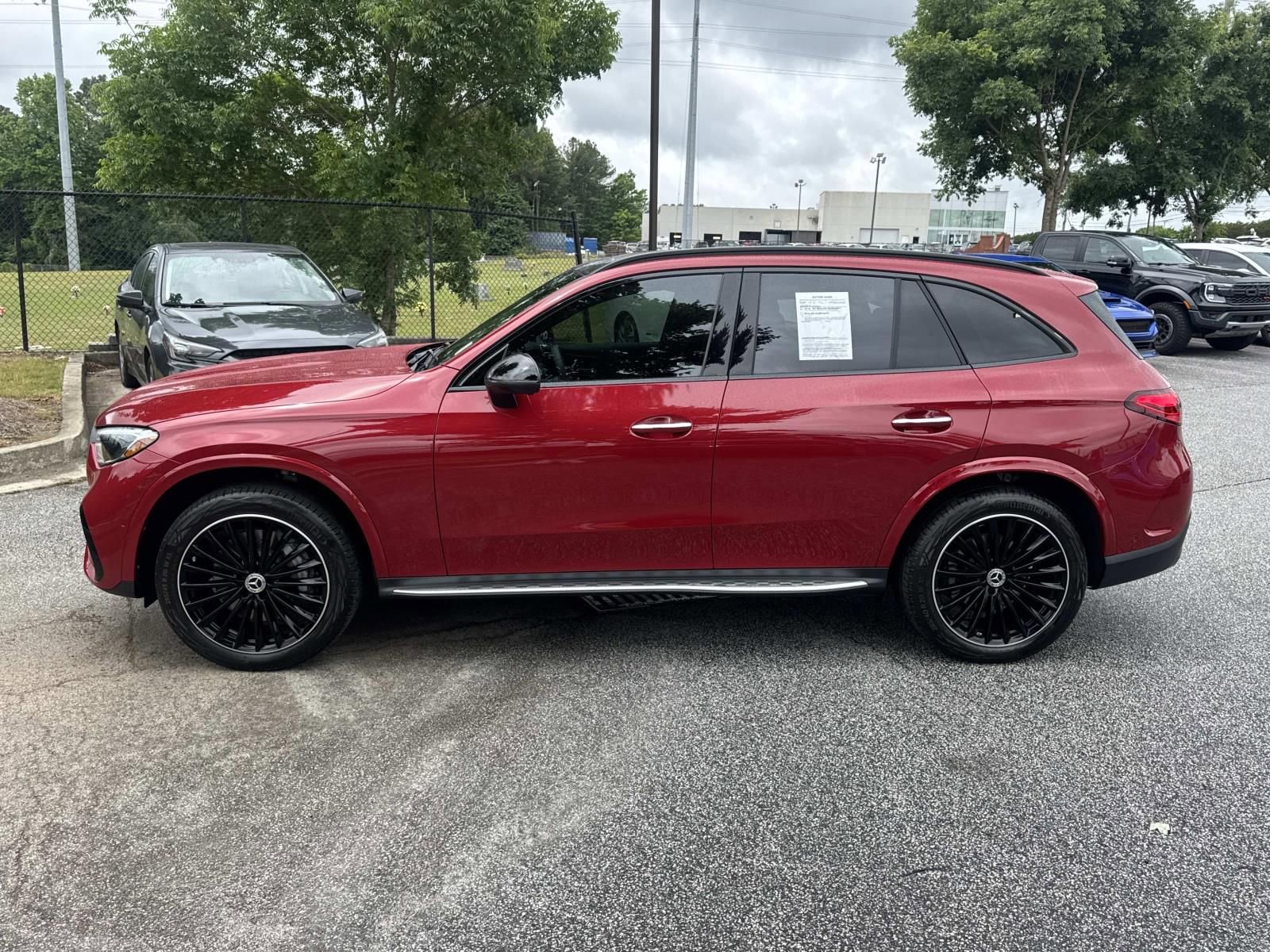 Used 2025 Mercedes-Benz GLC 300 image 4