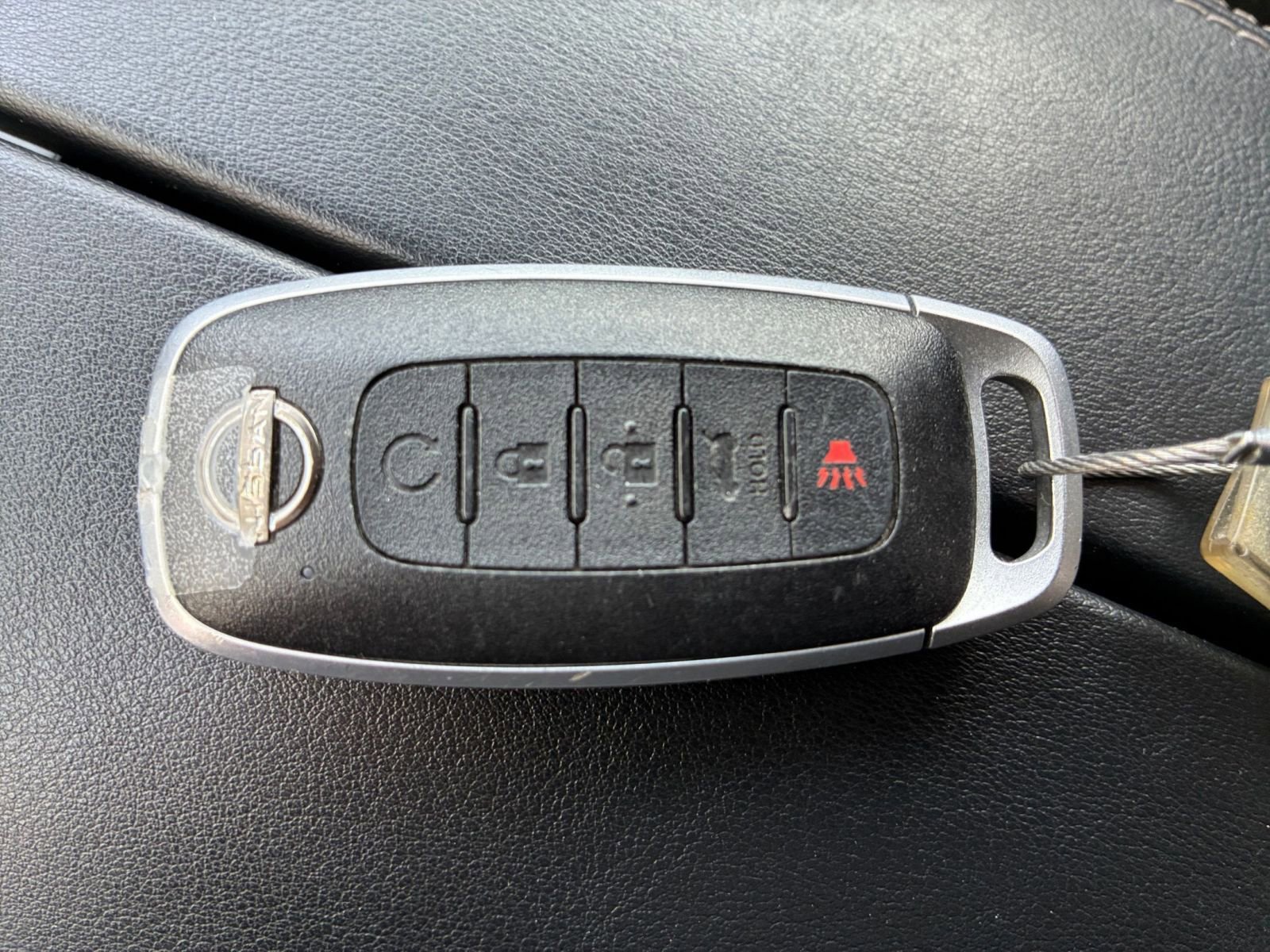 Used 2025 Nissan Rogue SV image 21