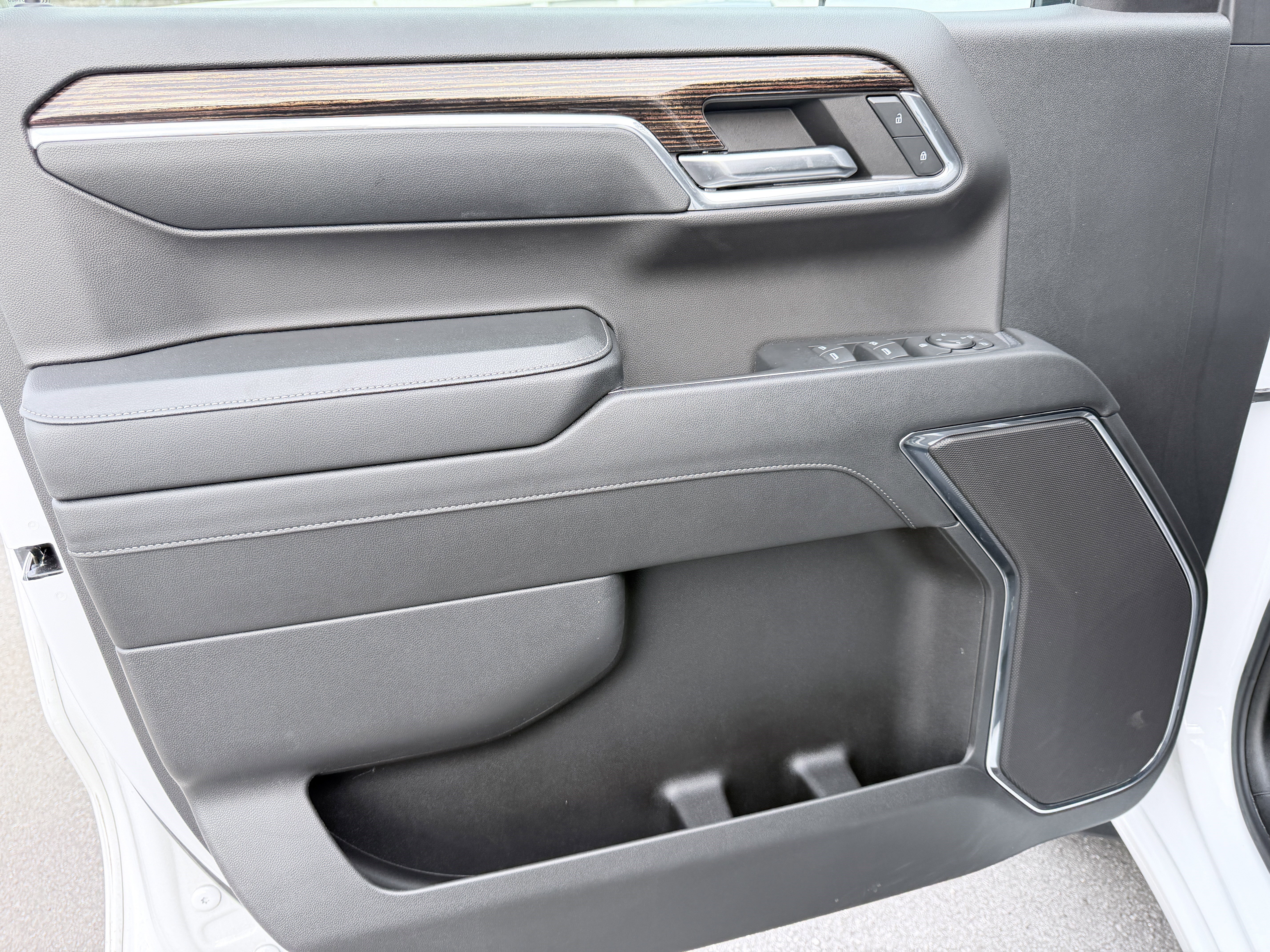 Used 2024 GMC Sierra 1500 Elevation image 14