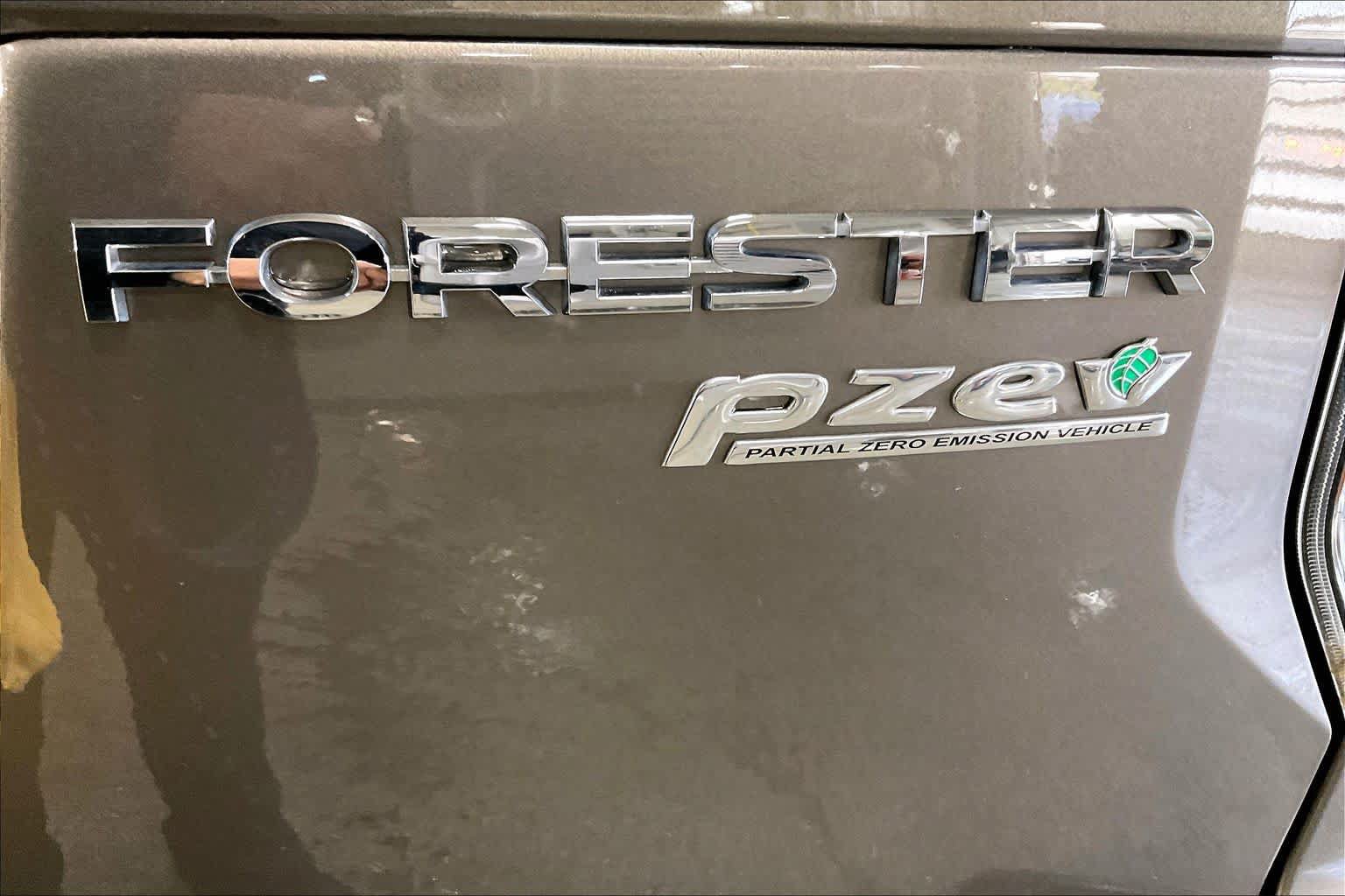 Used 2017 Subaru Forester 2.5i Touring AWD/4WD image 9