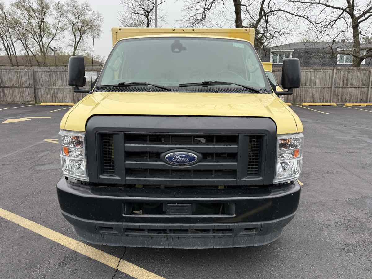 Used 2022 Ford E-450 and Econoline 450 Super Duty RWD image 2