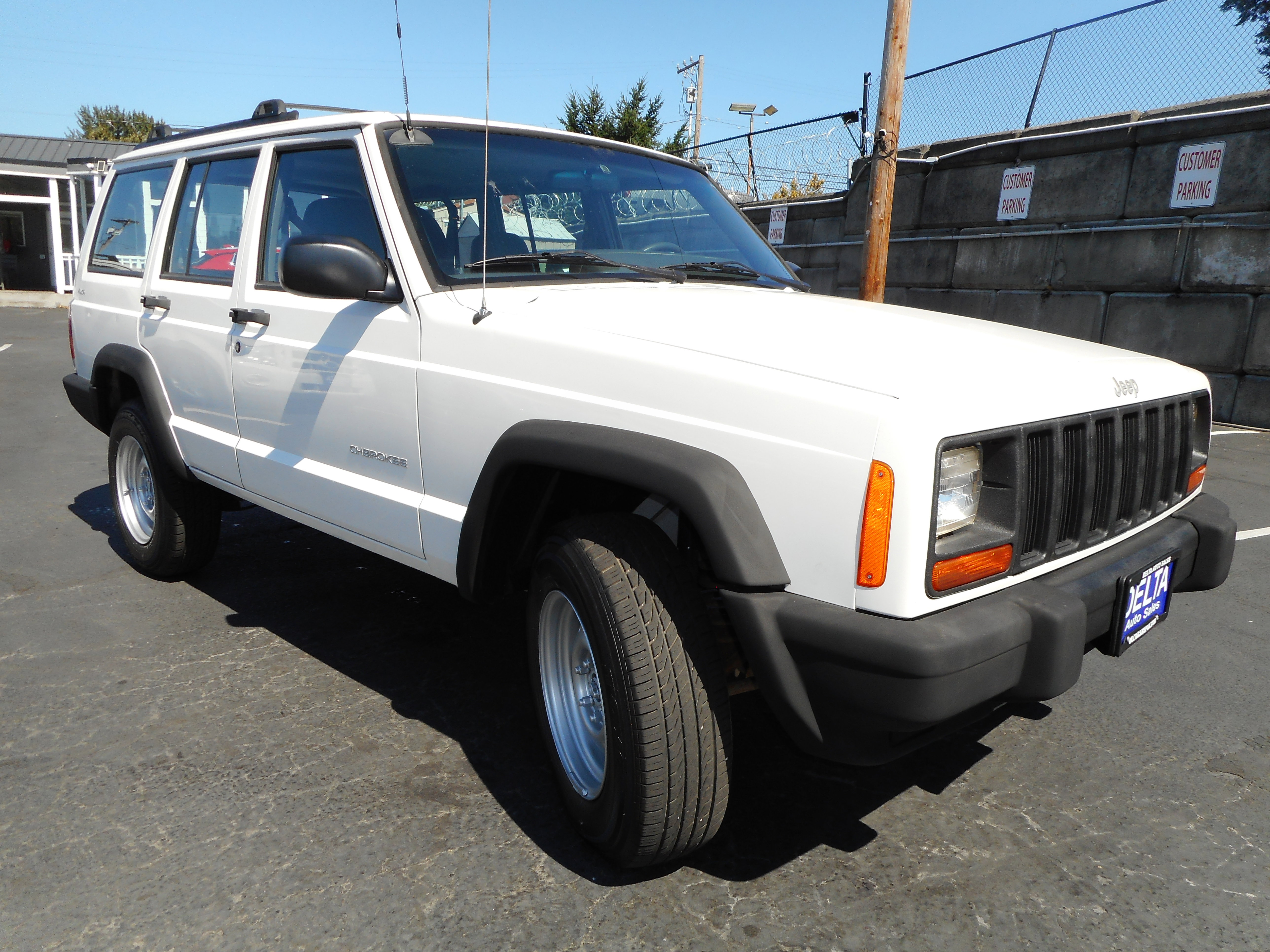 Used 2000 Jeep Cherokee SE