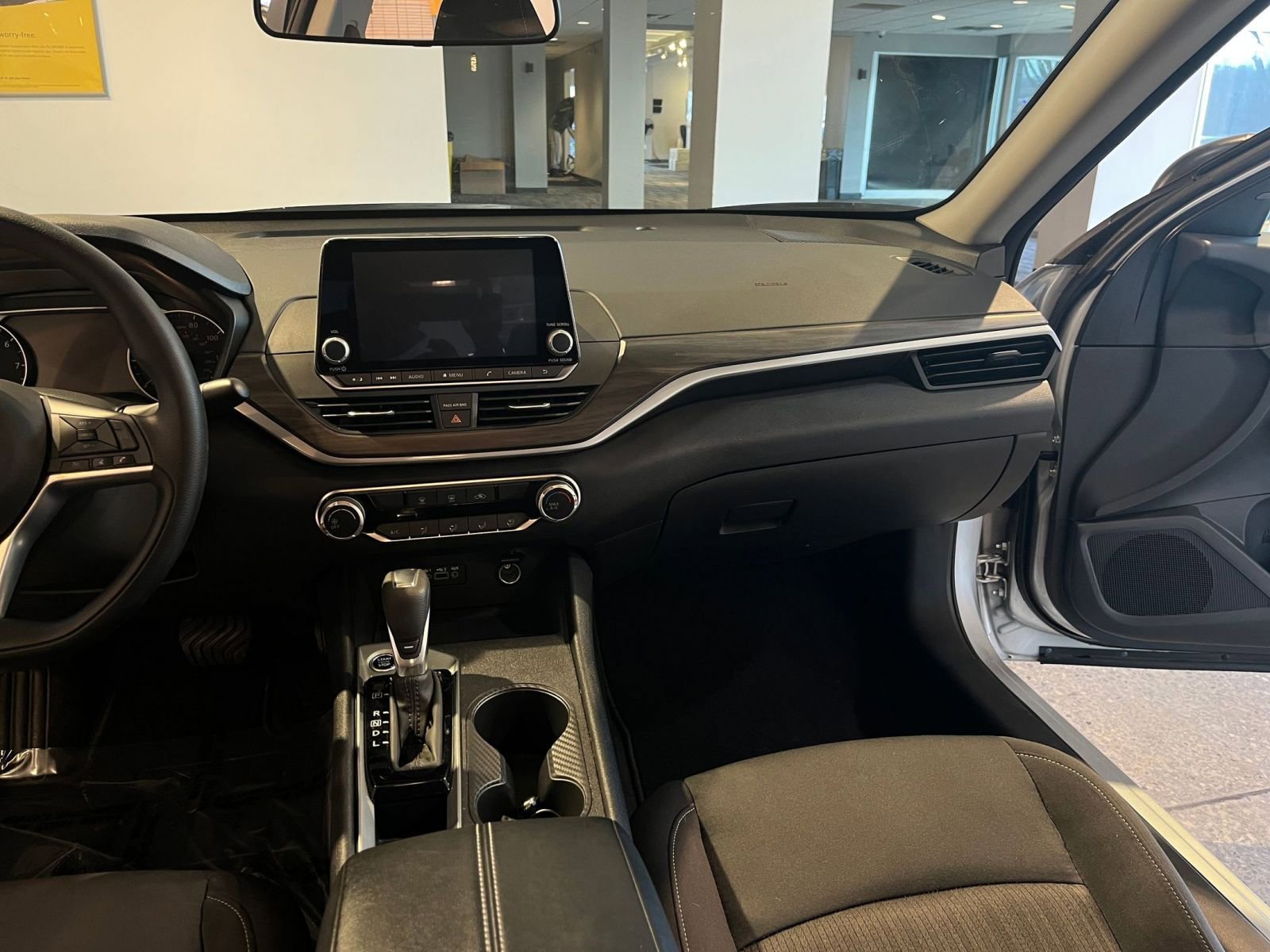 Used 2025 Nissan Altima 2.5 SV image 35