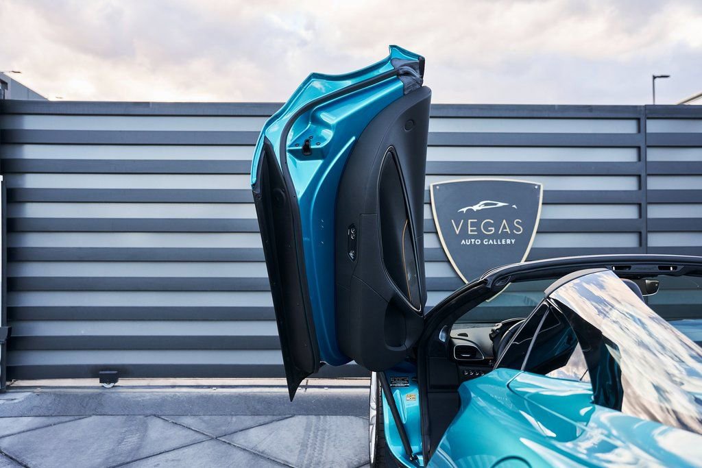 Used 2025 McLaren Artura Spider image 29