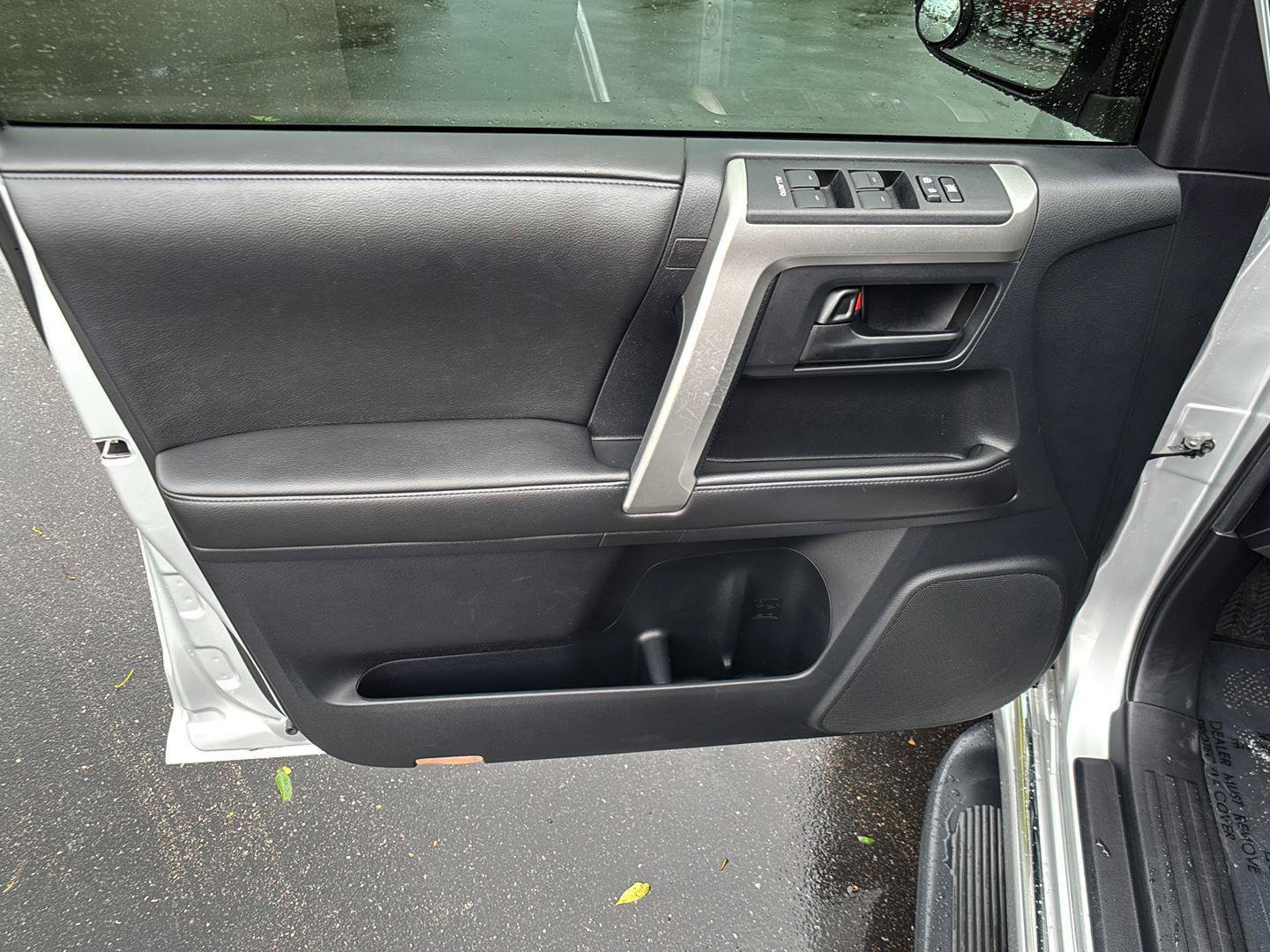 Used 2010 Toyota 4Runner Limited AWD/4WD image 5