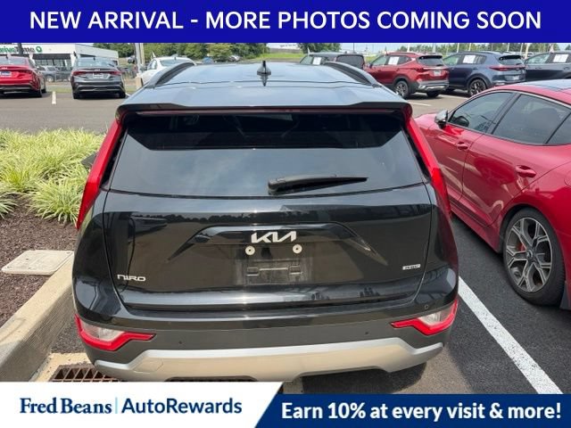 Used 2023 Kia Niro EX w/ EX Cold Weather Package FWD image 6
