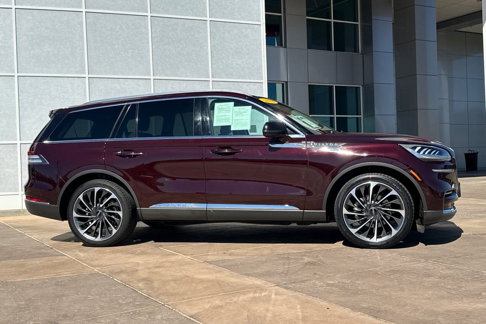 Used 2023 Lincoln Aviator Reserve w/ Equipment Group 201A image 3