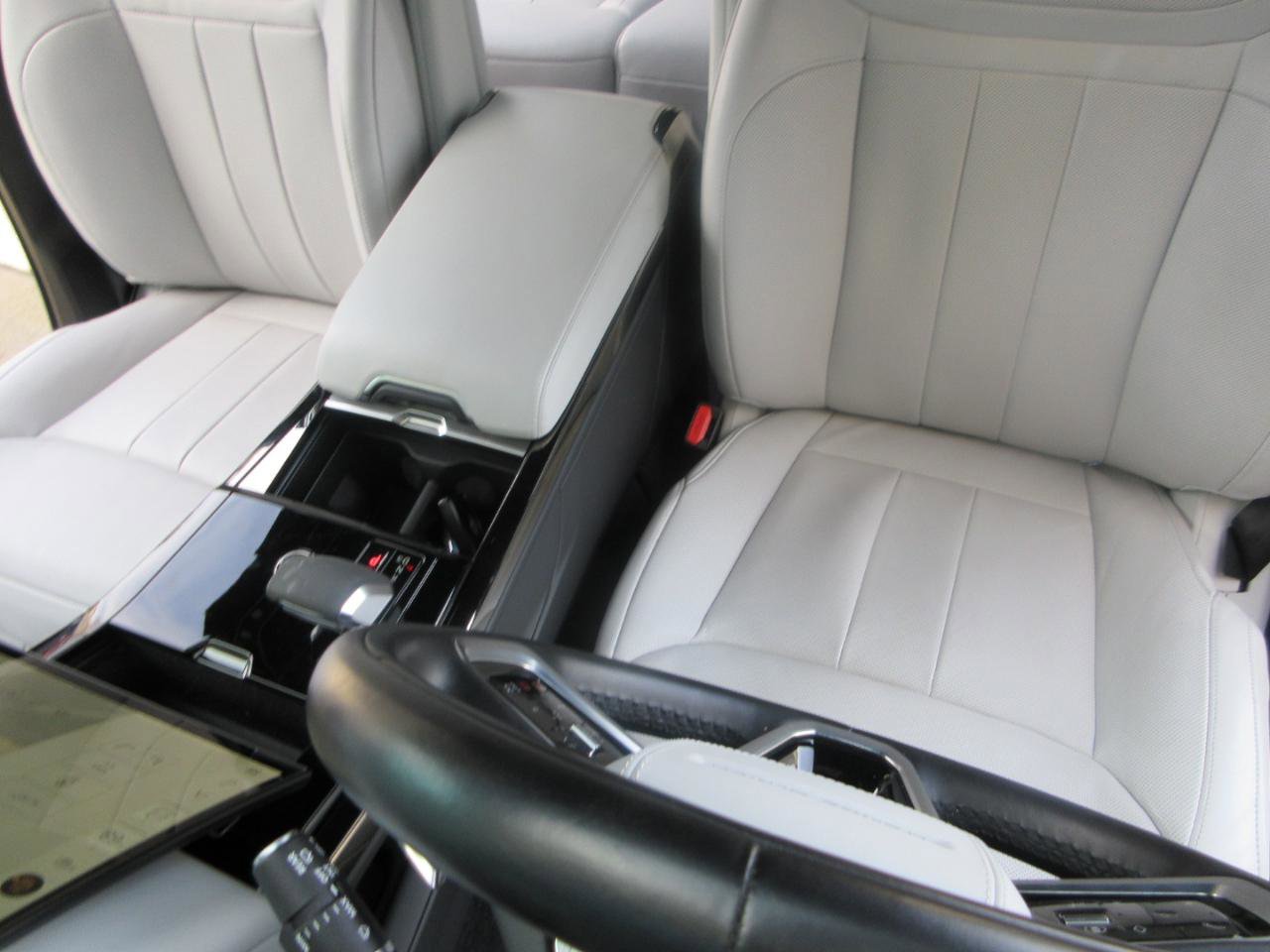 Used 2024 Land Rover Range Rover Sport SE image 12