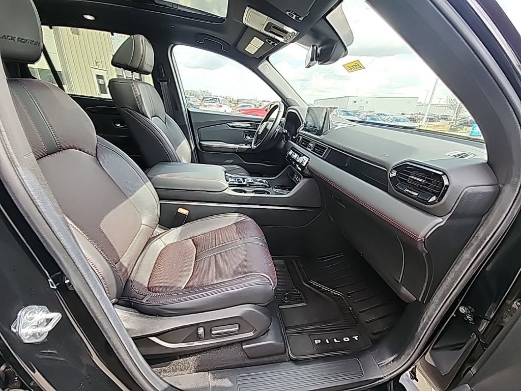 Certified 2025 Honda Pilot Black Edition image 34