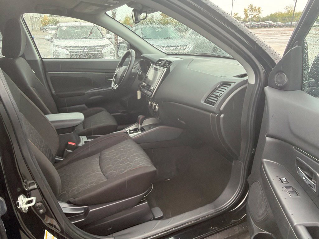 Used 2025 Mitsubishi Outlander Sport LE AWD/4WD image 11