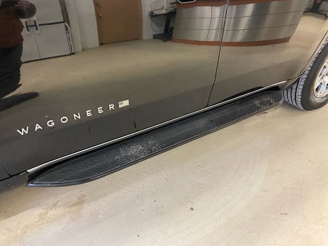 Used 2024 Jeep Wagoneer Base image 25