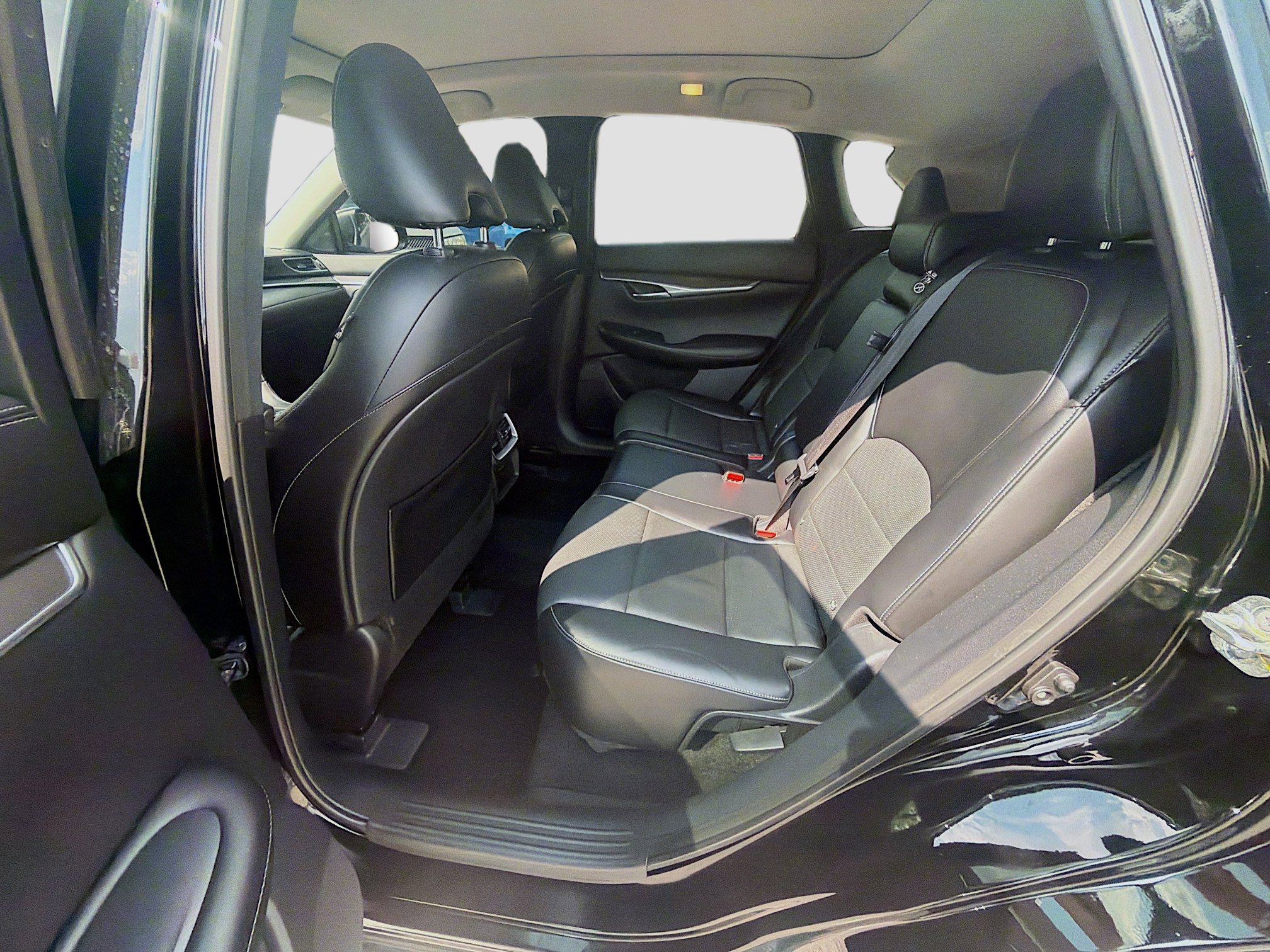 Used 2024 INFINITI QX50 Luxe w/ Accent Package FWD image 25