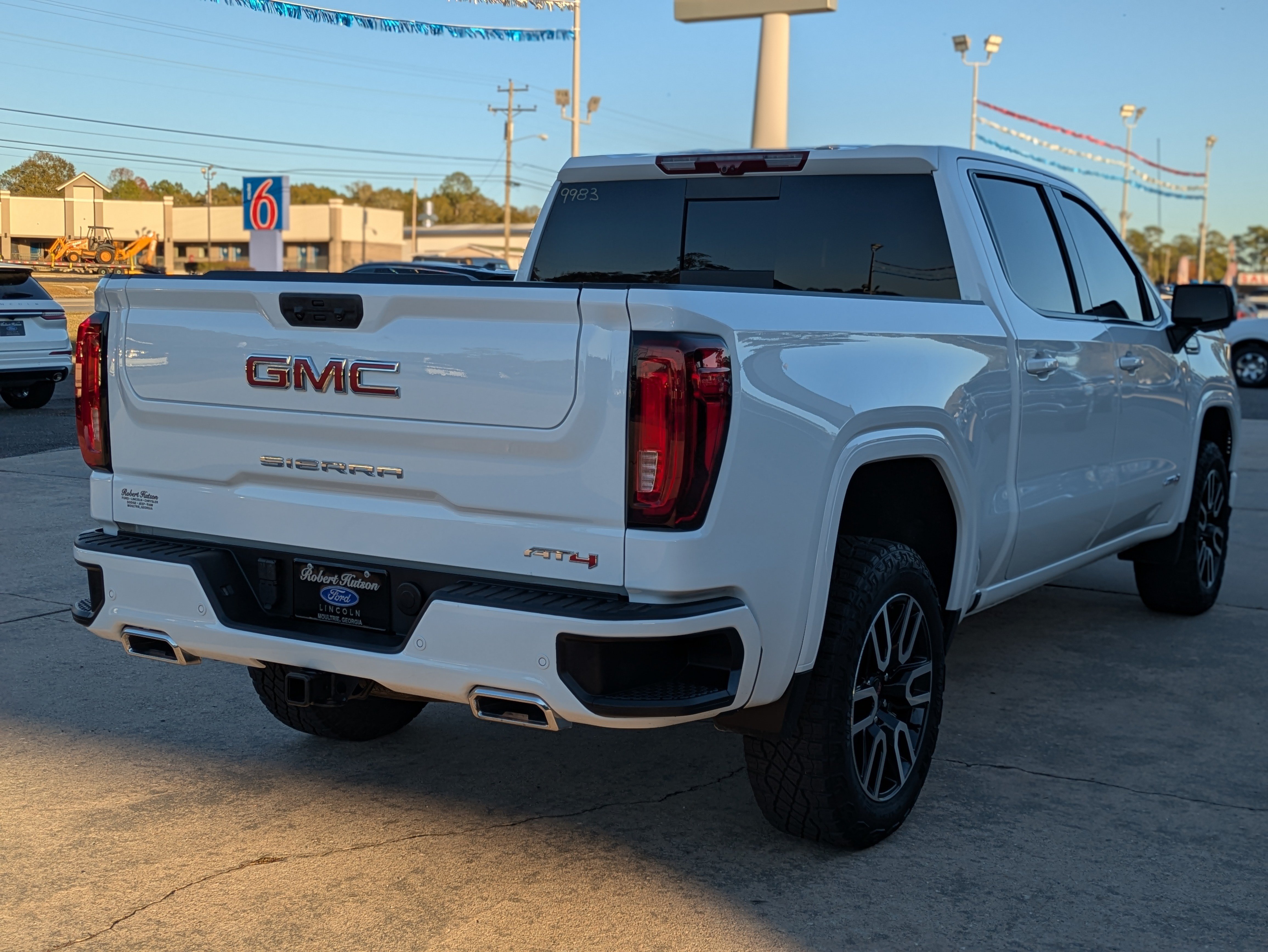 Used 2025 GMC Sierra 1500 AT4 w/ AT4 Premium Package AWD/4WD image 6